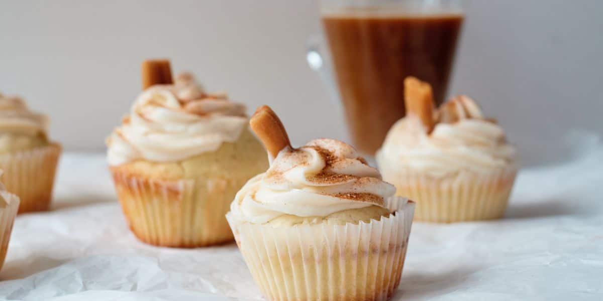 Vanilla Cupcakes with Pumpkin Sprinkle