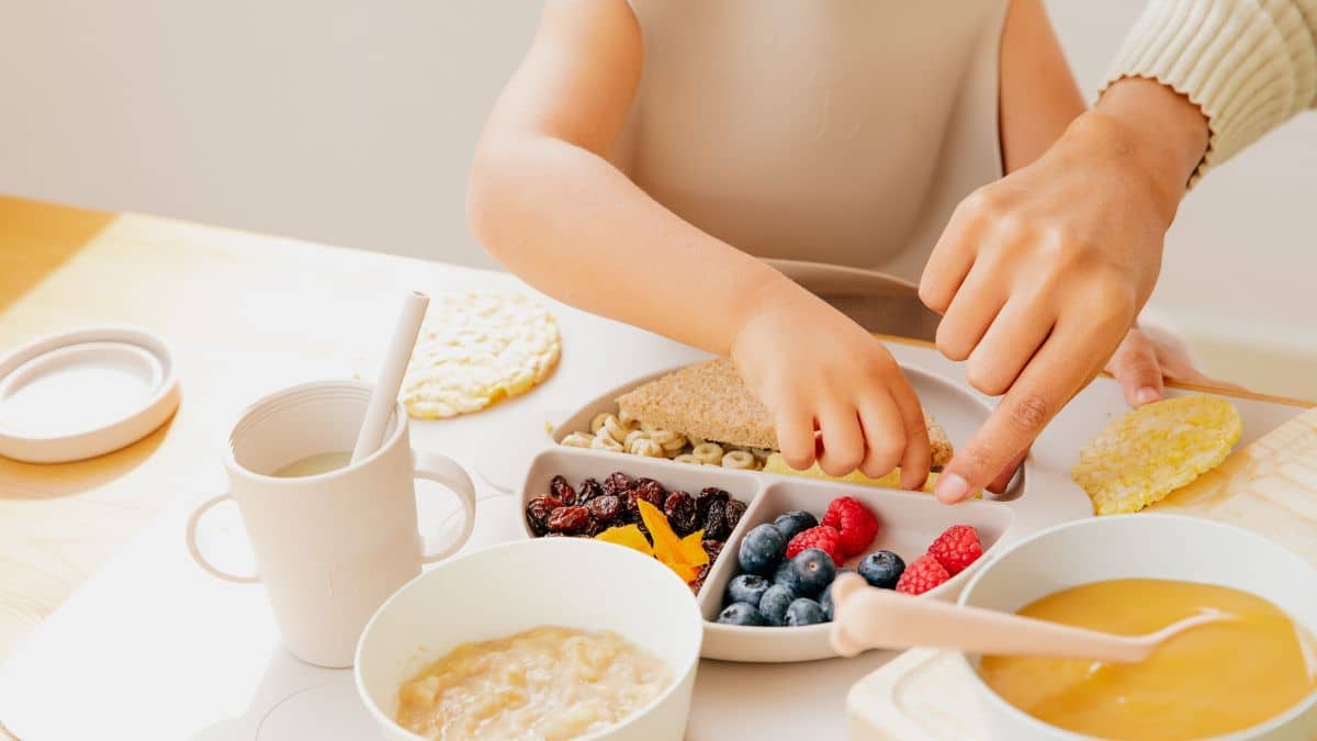 Baby Weaning Foods by Age for a Healthy Start