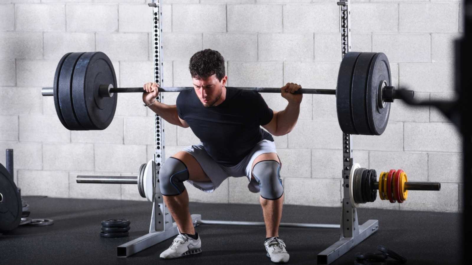 Man lifting heavy weights