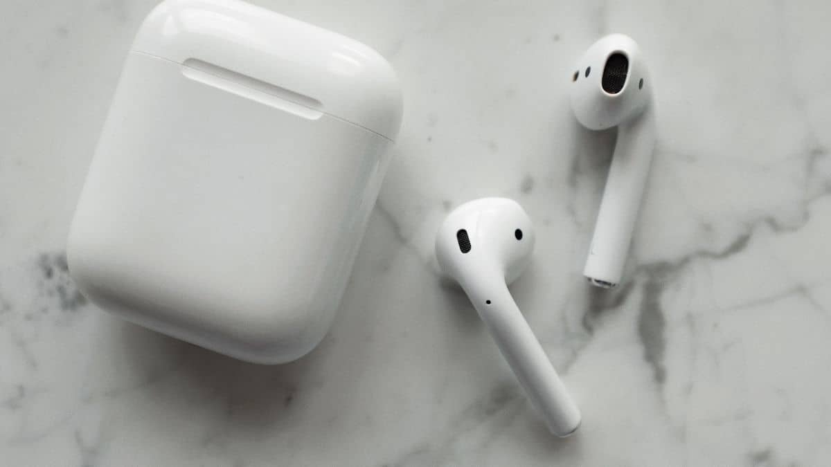 Unleash The Sparkle: How to Effectively Clean Your AirPods and Their Case!