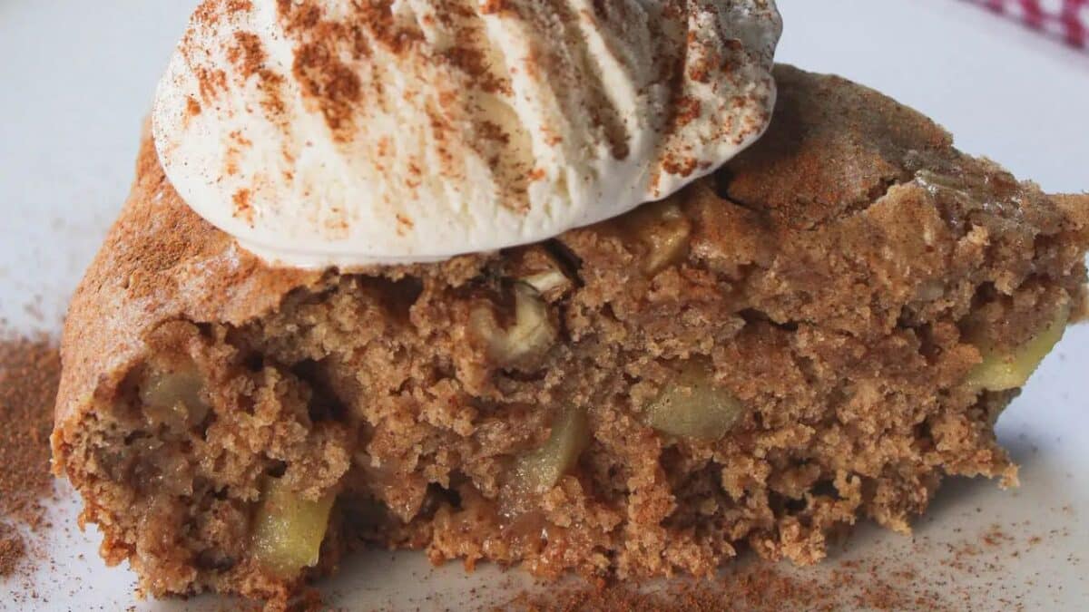 Apple Cinnamon Skillet Cake