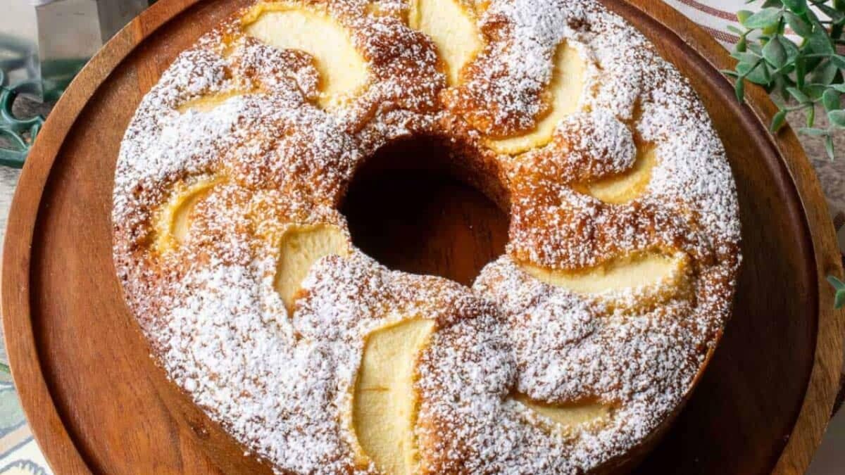 Easy Italian Apple Cake with Olive Oil (Torta di Mele)