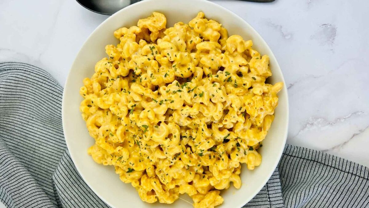 Easy Slow Cooker Mac and Cheese Recipe