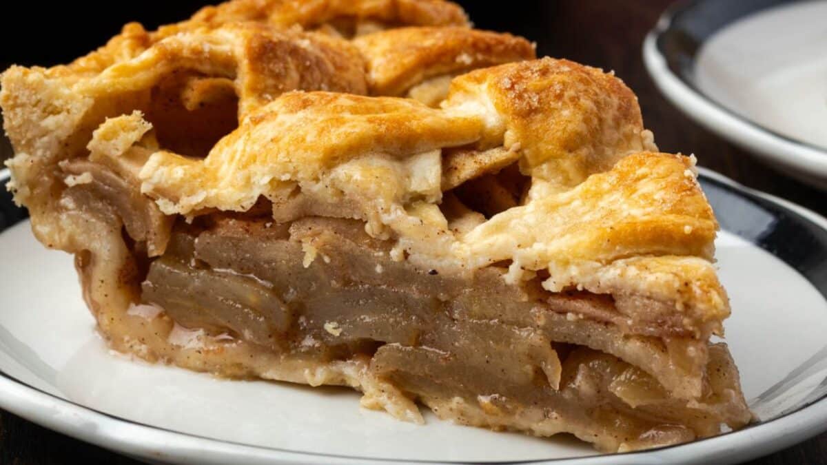 Homestyle Cast Iron Apple Pie