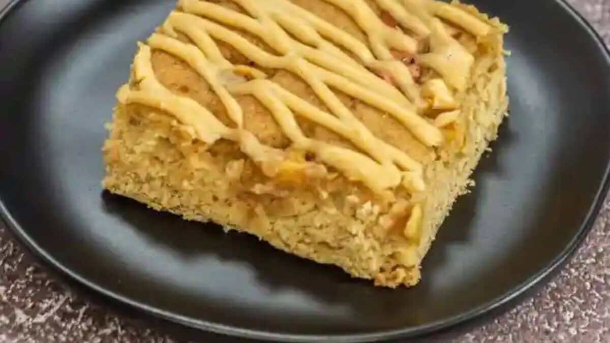 How to Make Delicious Apple Blondies