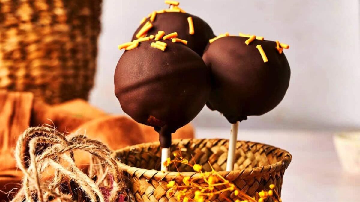 Pumpkin Cake Pops
