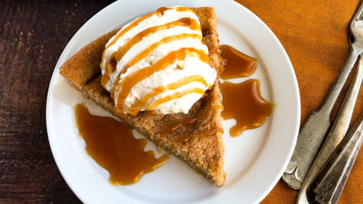 Skillet Snickerdoodle Cookie