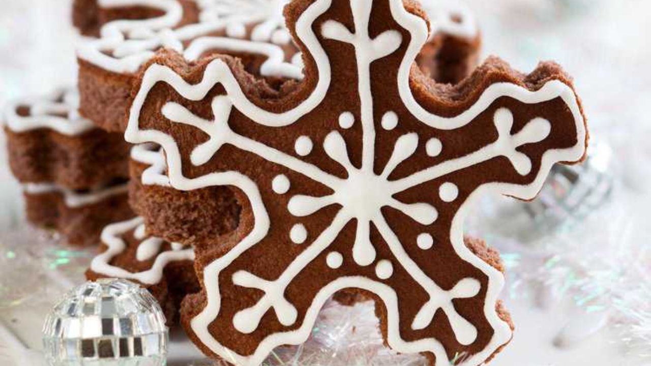 Snowflake Cookies (Sugar Cookies with Royal Icing)