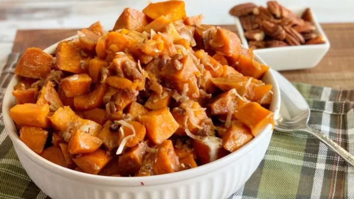Thanksgiving Slow Cooker Sweet Potatoes