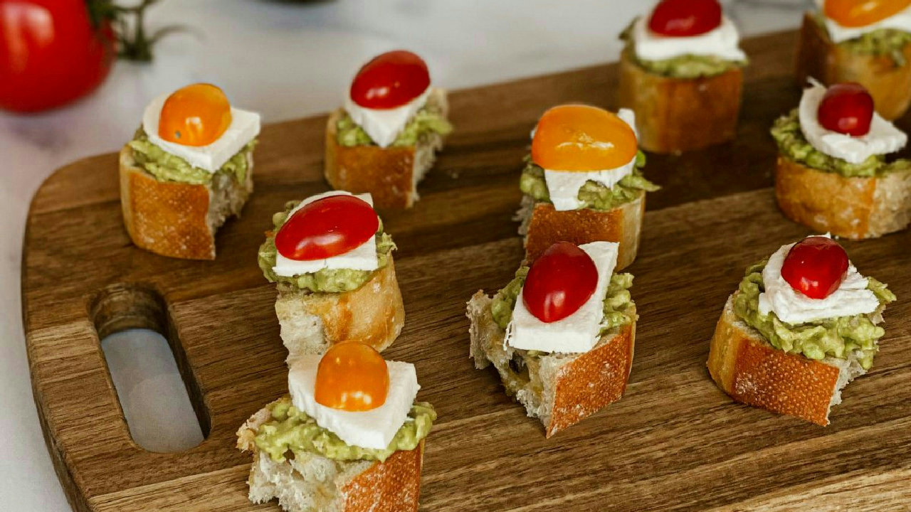 Tomato & Mozzarella Avocado Toast Bites