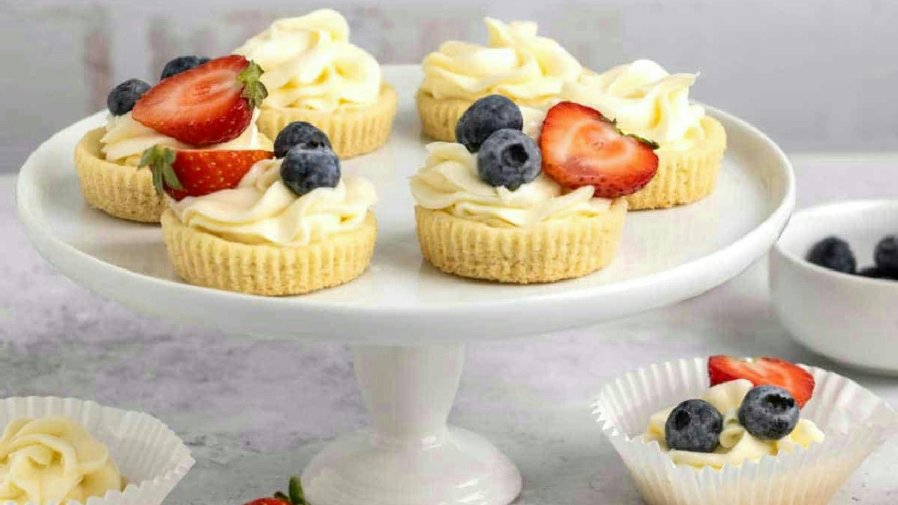 Mini Cheesecake Sugar Cookie Cups