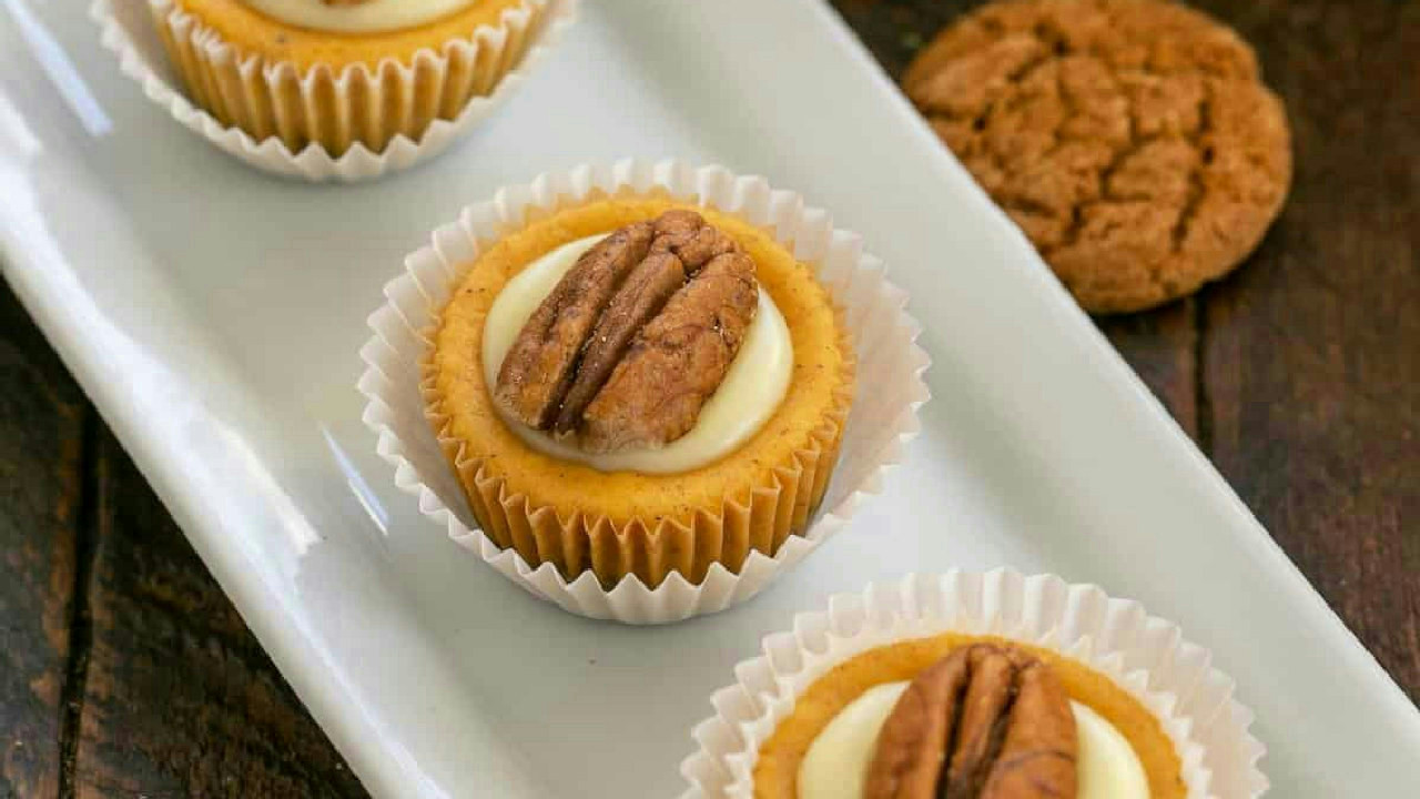 Mini Pumpkin Cheesecakes - Fall Treats!