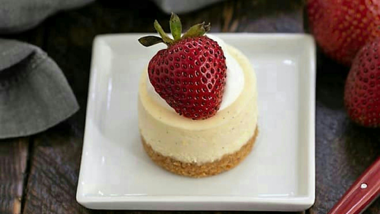 Mini Vanilla Bean Cheesecakes