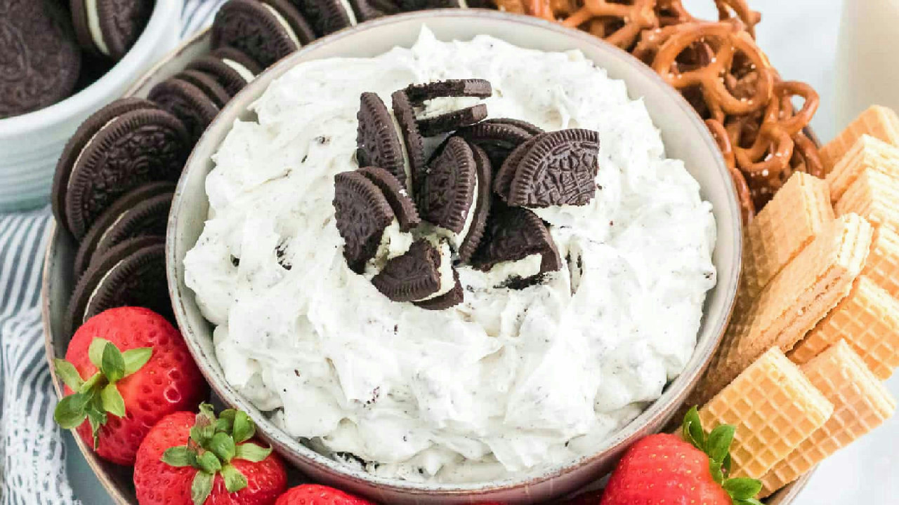 Oreo Dip (Cookies & Cream Dip!)
