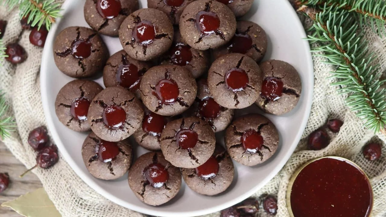 Buckwheat Cookies With Strawberry Jam (Gluten-Free)