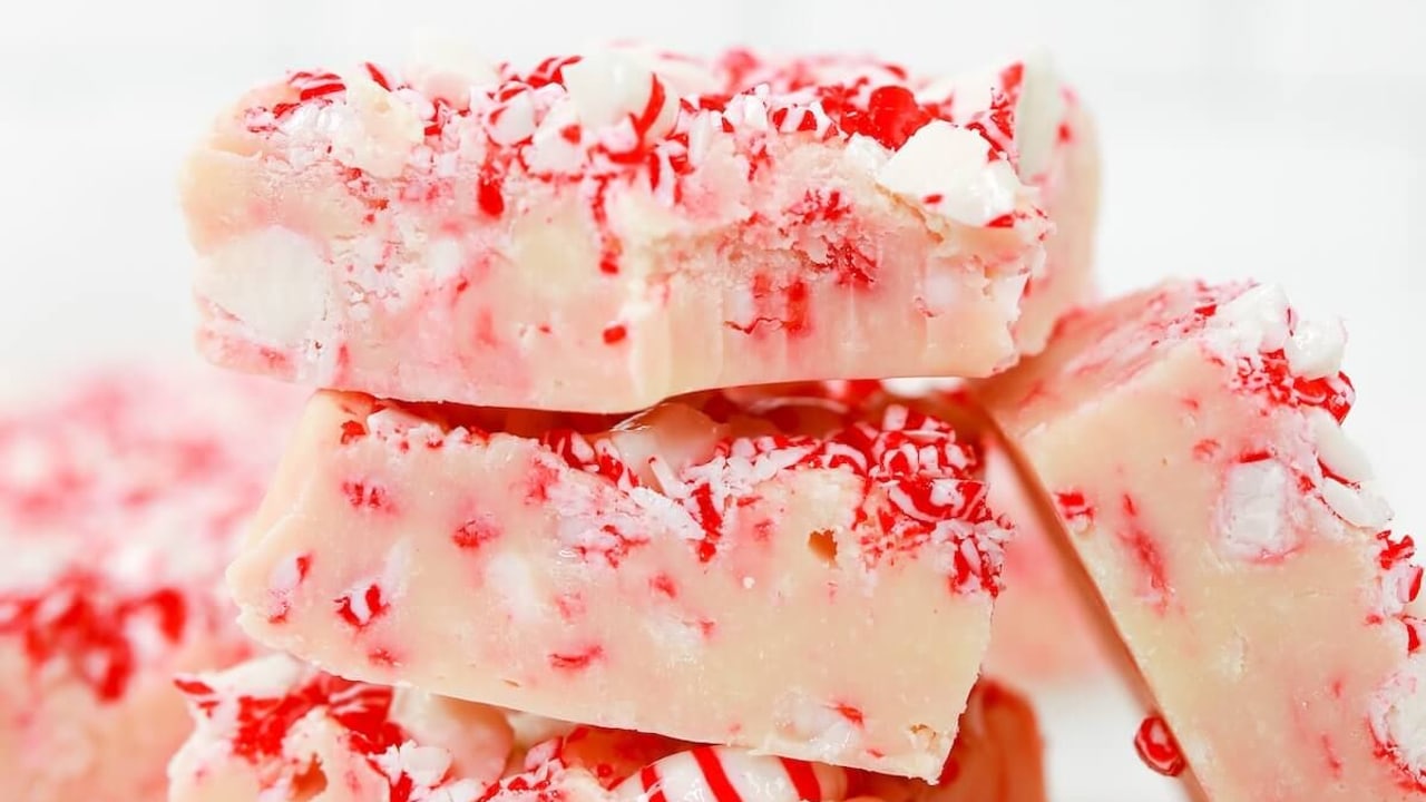 CANDY CANE FUDGE (Only 3 Ingredients!)
