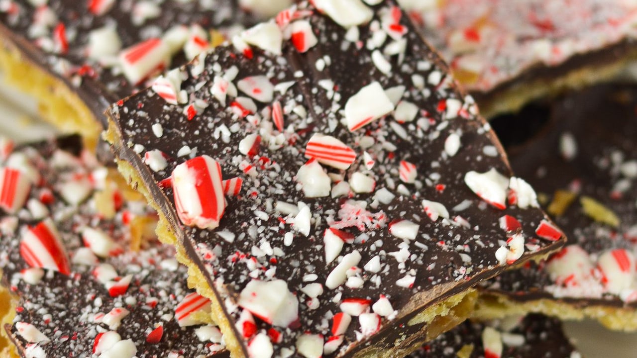 Candy Cane Saltine Toffee