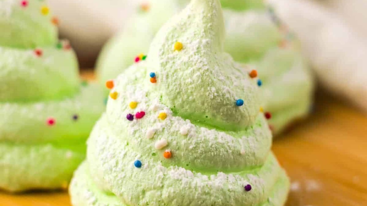 Christmas Tree Meringues