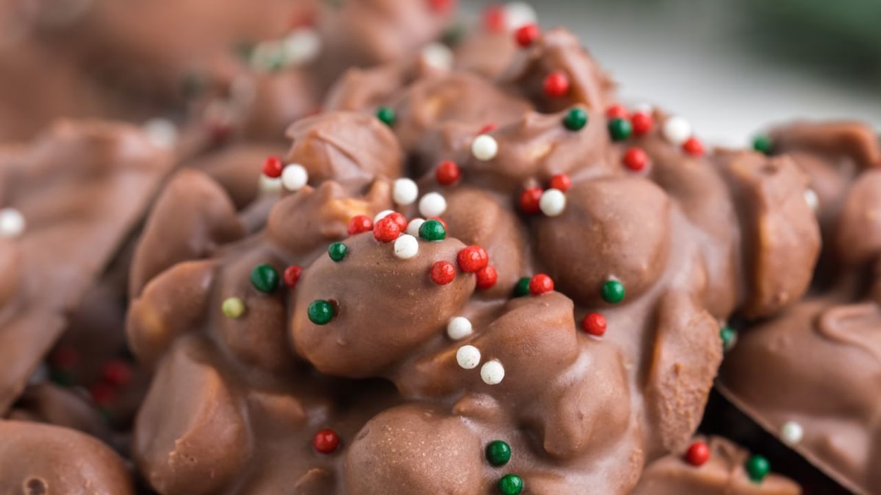 Easy Crockpot Candy Clusters