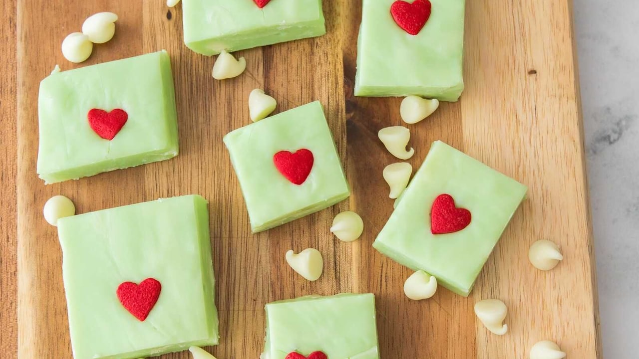 Easy Grinch Fudge (No-Bake!) - The Perfect Christmas Sweet Treat - mommychristmas.com