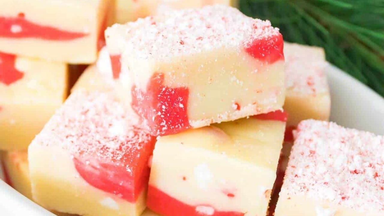 Easy Homemade Candy Cane Fudge
