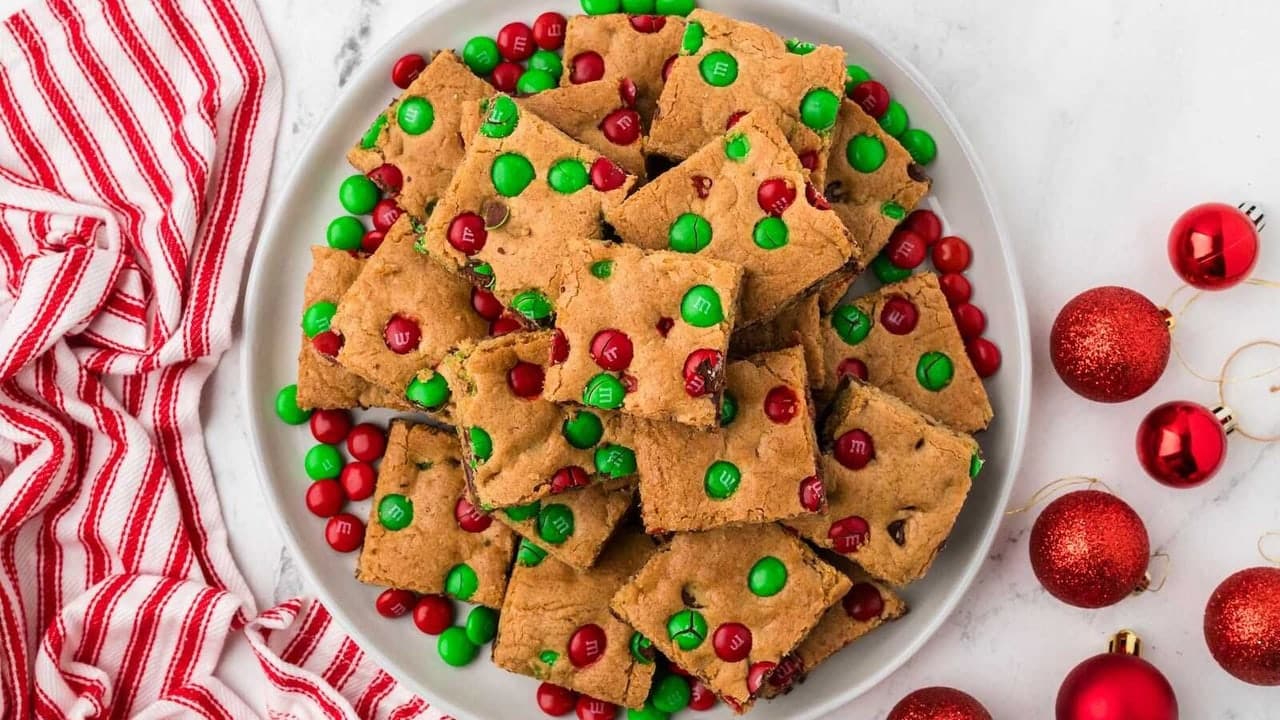 M&M Holiday Cookie Bars Recipe: Easy and Sweet Holiday Treat