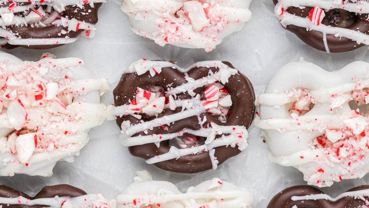 Peppermint Bark Pretzels