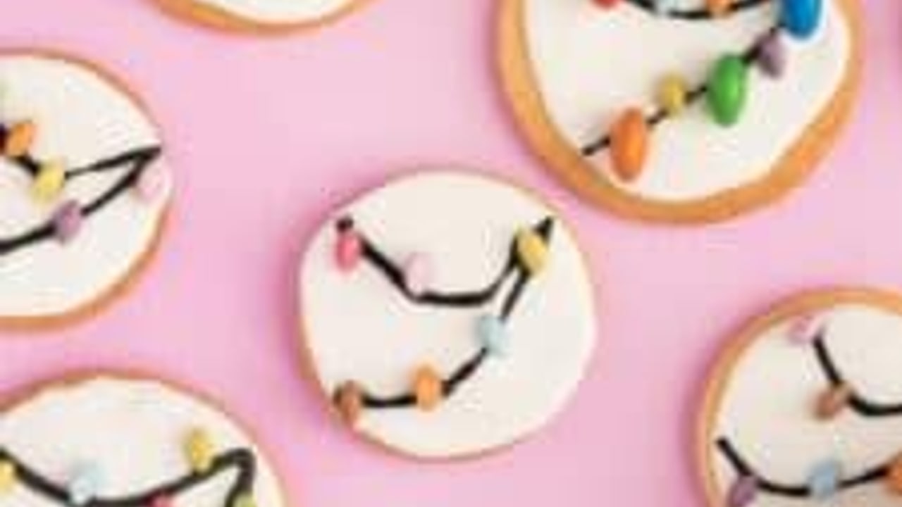 The Cutest Christmas Lights Cookies (with video!)